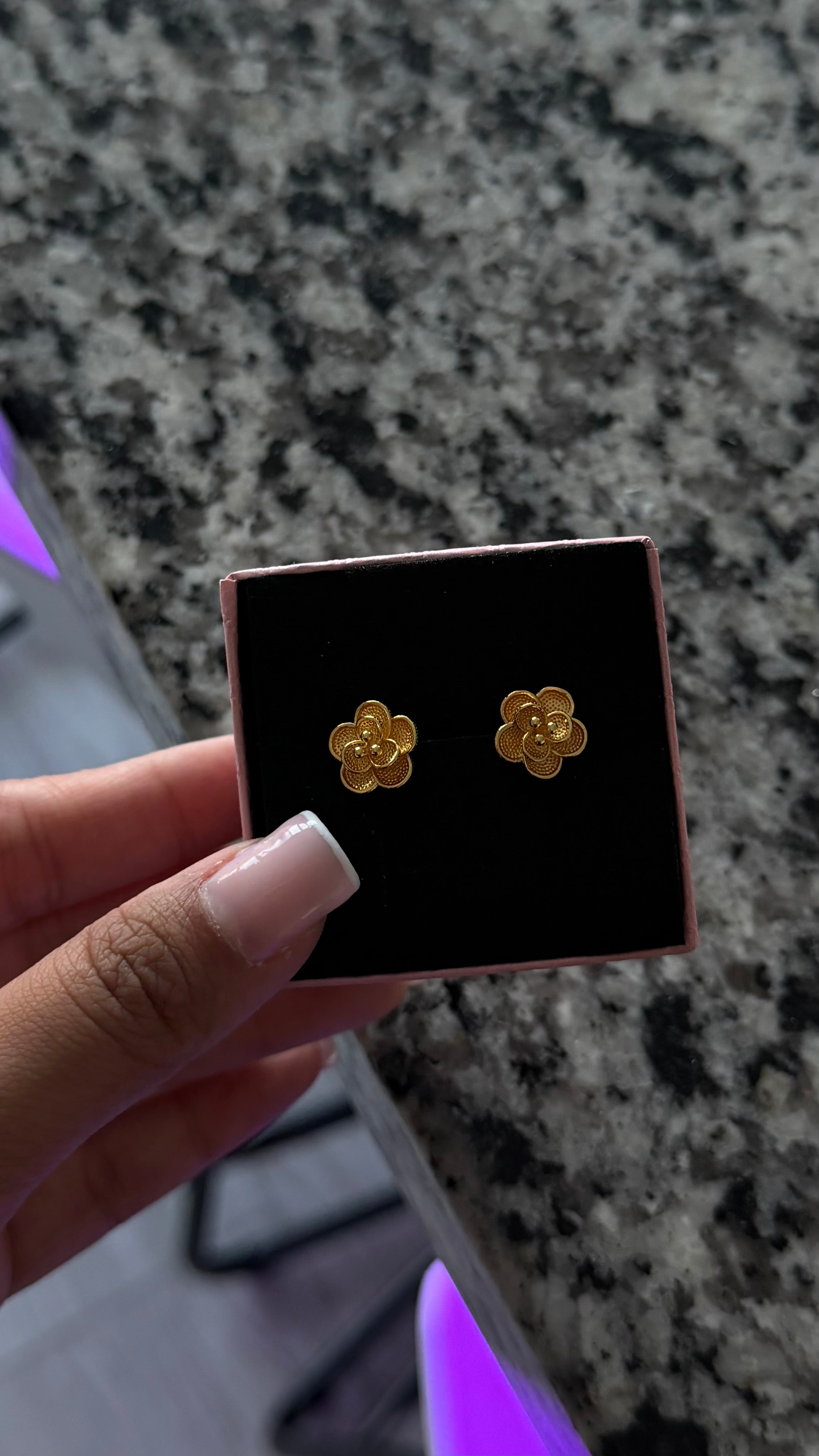 24k Five Rounded Petals Studs